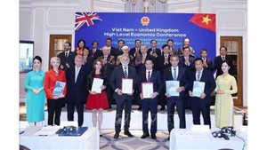 Генеральный секретарь ЦК КПВ То Лам присутствует на церемонии подписания соглашений о сотрудничестве между министерствами, ведомствами, местными органами и предприятиями двух стран. Фото: ВИА