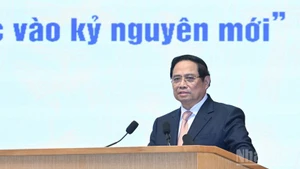 Премьер-министр Фам Минь Тьинь выступает с речью на конференции. Фото: Чан Хай