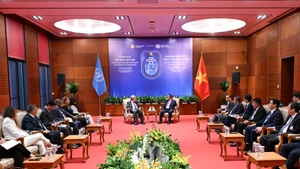 Премьер-министр Фам Минь Тьинь принимает Генерального секретаря ООН Антониу Гутерриша.