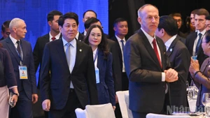 Президент Лыонг Кыонг на приеме.