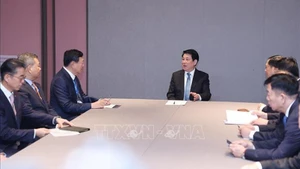 Президент Лыонг Кыонг принимает Председателя корпорации Lotte Шин Дон Бина. Фото: ВИА