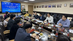 Делегаты на беседе. 