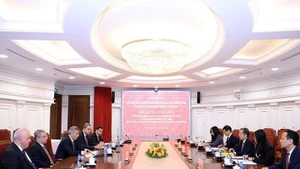 Общий вид переговоров. Фото: ВИА