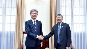 Постоянный замминистра иностранных дел Нгуен Минь Ву принимает г-на Ёнеду Гэна. Фото: baoquocte.vn