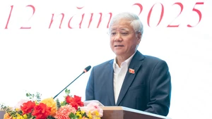 Постоянный зампредседателя НС До Ван Тьиен выступает на конференции. Фото: quochoi.vn