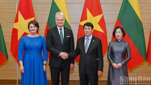 Президент Лыонг Кыонг с супругой и Президент Литвы Гитанас Науседа с супругой. Фото: Тхюи Нгуен