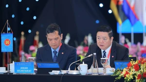 Генеральный секретарь АСЕАН Као Ким Хоун (справа). Фото: ВИА