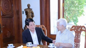 Президент Лыонг Кыонг и бывший Президент Нгуен Минь Чиет. Фото: Суан Ки