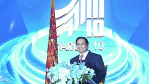 Премьер-министр Фам Минь Тьинь выступает на церемонии. Фото: Чан Хай