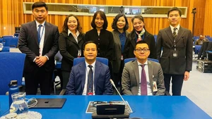 Делегация Вьетнама на сессии.