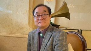 Профессор, кандидат наук Ан Кен Хван.