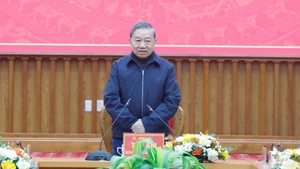 Генеральный секретарь ЦК КПВ То Лам выступает на встрече. Фото: ВИА