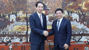 Министр финансов Нгуен Ван Тханг и Посол Китая во Вьетнаме Хэ Вэй. Фото: mof.gov.vn