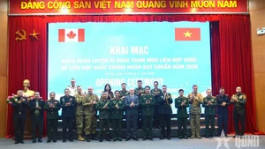 Делегаты на церемонии открытия курса. Фото: qdnd.vn