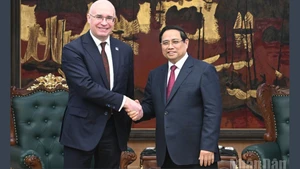 Премьер-министр Фам Минь Тьинь и генеральный директор ТАСС Андрей Кондрашов. Фото: Чан Хай