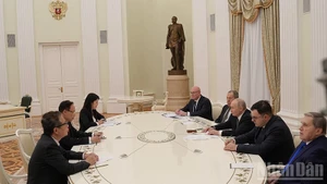 Общий вид встречи между товарищем Ле Хоай Чунгом и Президентом Владимиром Путиным. Фото: Суан Хынг