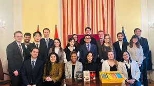 Посол Вьетнама в Австрии Ву Ле Тхай Хоанг и участники мероприятия. Фото: ВИА