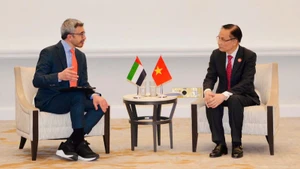 Министр иностранных дел Ле Хоай Чунг и Вице-премьер, Министр иностранных дел ОАЭ Абдалла бен Заид Аль Нахайян. Фото: Ван Хиеу