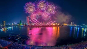 Фестиваль международных фейерверков DIFF 2025 года в Дананге.