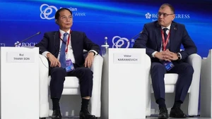 Вице-премьер Буй Тхань Шон на конференции. Фото: ВИА