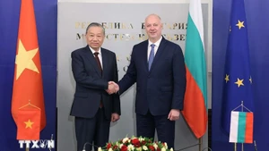 Генеральный секретарь ЦК КПВ То Лам и Премьер-министр Болгарии Росен Желязков. Фото: ВИА