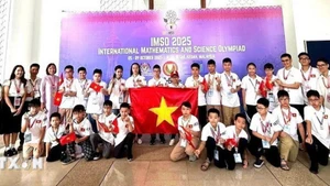 Вьетнамская команда школьников на IMSO-22. 