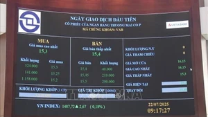 Почти 540 миллионов акций VAB Банка Вьет А (VietABank) официально допущены к торгам на бирже HOSE с 22 июля 2025 года. Фото: ВИА