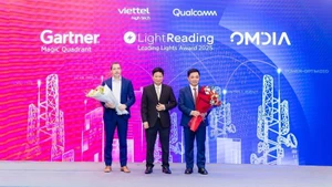 Компания Viettel High Tech признана аналитическим агентством Gartner «нишевым игроком» (Niche Player) за новаторскую роль в разработке и коммерциализации технологии 5G Open Radio Access Network (RAN) на основе ASIC-чипсетов. Фото: ВИА