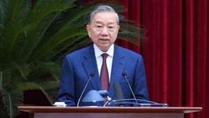 Генеральный секретарь ЦК КПВ То Лам выступает на мероприятии. Фото: Данг Кхоа