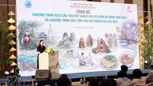 Заместитель директора Департамента культуры, спорта и туризма Дананга Нгуен Тхи Хоай Ан выступает на мероприятии. Фото: ВИА