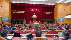 Общий вид закрытия пленума. Фото: Данг Кхоа