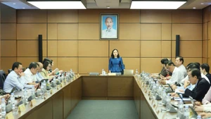 Депутаты НС обсуждают в группе. Фото: Зюи Линь