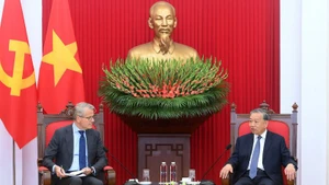 Генеральный секретарь ЦК КПВ То Лам и исполнительный директор корпорации A.P.Moller – Maersk. Фото: Данг Кхоа