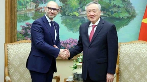 Постоянный вице-премьер Нгуен Хоа Бинь и Генеральный секретарь ППТС Марчин Чепелак. Фото: VGP