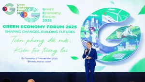 Председатель EuroCham Бруно Яспэрт выступает на форуме. Фото: EuroCham