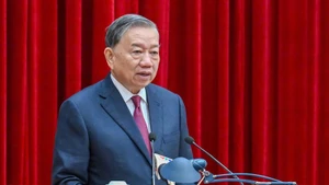 Генеральный секретарь ЦК КПВ То Лам выступает на заседании. Фото: Тхюи Нгуен