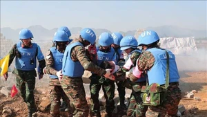 Эпизод учений по спасению пострадавших при обрушении здания. Фото: ВИА