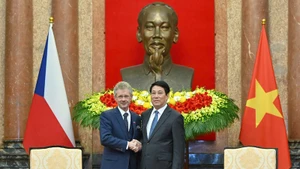 Президент Лыонг Кыонг и Председатель Сената Парламента Чешской Республики Милош Выстрчил. Фото: Тхюи Нгуен