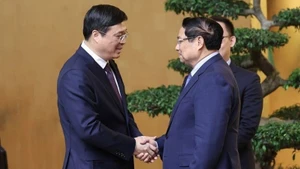 Премьер-министр Фам Минь Тьинь и Председатель Гуанси-Чжуанского автономного района Китая Вэй Тао. Фото: Чан Хай