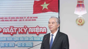 Председатель Общества вьетнамско-лаосской дружбы г. Хошимина Нго Минь Тяу выступает на мероприятии. Фото: ВИА