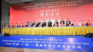 Церемония подписания меморандумов о взаимопонимании между двумя сторонами.