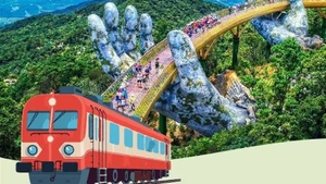 Ввод в эксплуатацию 13-вагонного поезда повышенного класса на маршруте Ханой – Дананг