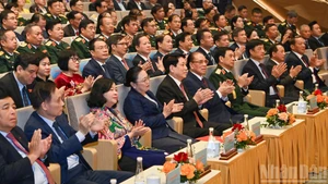 [Фото] Президент Лыонг Кыонг принял участие в церемонии, посвященной 50-летию Дня независимости Лаоса