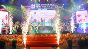 Культурный обмен Хойан – Япония является символическим мероприятием, отражающим исторические связи между Японией и Вьетнамом. Фото: danang.gov.vn