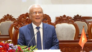 Товарищ Уонг Тю Лыу выступает с речью. Фото: ВИА