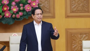 Премьер-министр Фам Минь Тьинь выступает на мероприятии. Фото: ВИА