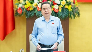 Председатель НС Чан Тхань Ман выступает на конференции. Фото: Зюи Линь