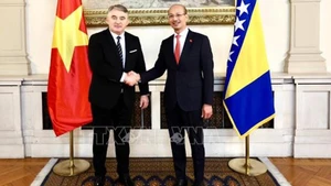 Посол Буй Лэ Тхай и Председатель Президиума Боснии и Герцеговины Желько Комшич. Фото: ВИА