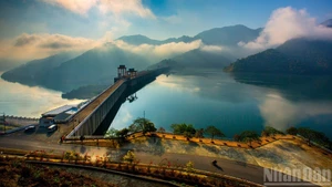 Величественная красота гидроэлектростанции среди гор и лесов Северо-Запада Вьетнама