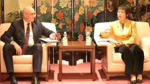 Генеральный директор Вьетнамского Информационного Агентства Ву Вьет Чанг и Генеральный директор Информационного агентства ТАСС Андрей Кондрашов. Фото: ВИА